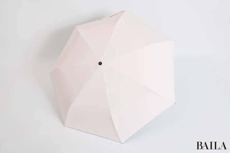 ユニクロの日傘　新色ピンクを含む豊富なカラバリ。スタイルに合わせて選べる