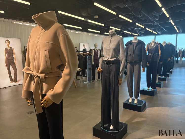 実用性とデザイン、上品さが叶う、働く女性の“今”にちょうどいい、秋のTheory