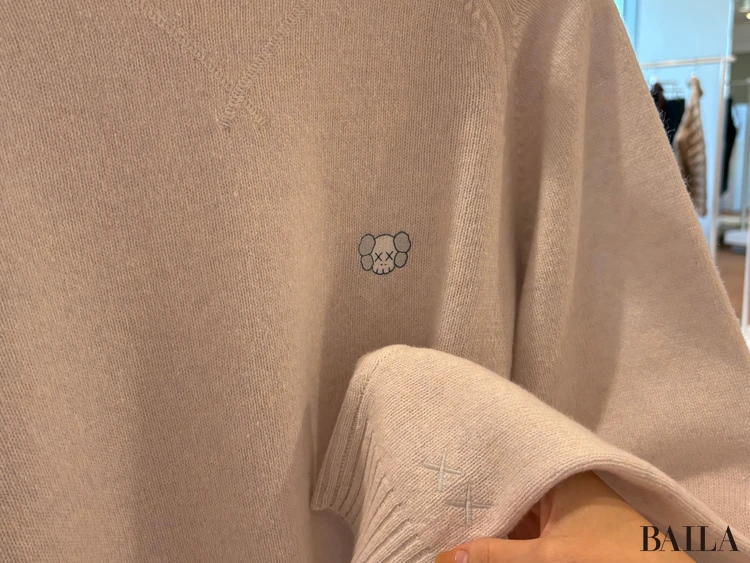 ラムクルーネックセーター(¥3990)/KAWS WINTER(ユニクロ)