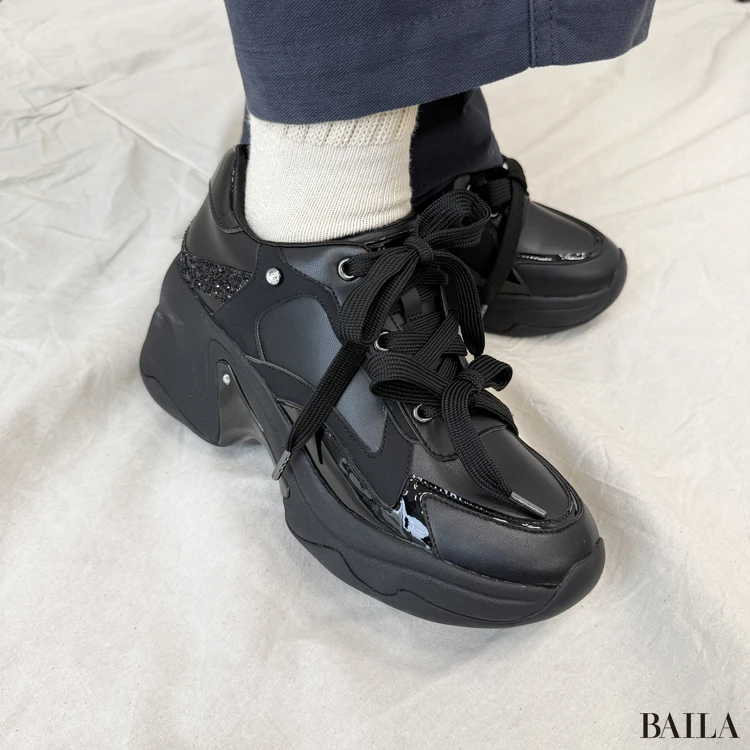 プラス ダイアナ　厚底スニーカー　着用画像