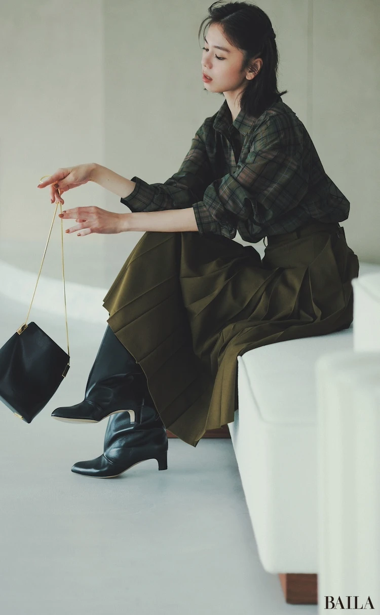 深みのあるアーストーンで大人のトラッドを満喫