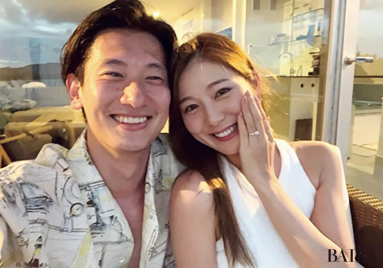 「沖縄旅行中にプロポーズされることはわかっていましたが、実際に用意してくれた『ブシュロン』の婚約指輪を目にすると感動で涙が止まりませんでした」(東浦真帆さん・31歳)