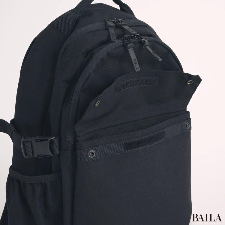 エーグル　リュック　構造　上のポケット