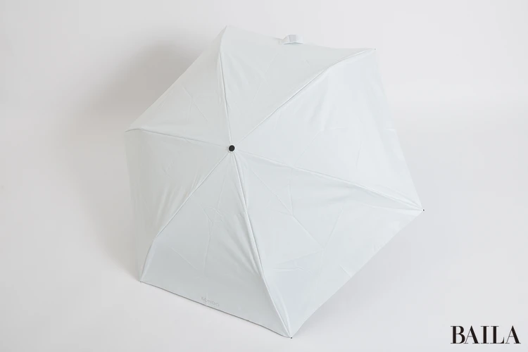 サーモスの日傘　ライトブルーを含むカラバリは、明るめでどれも涼しげな印象