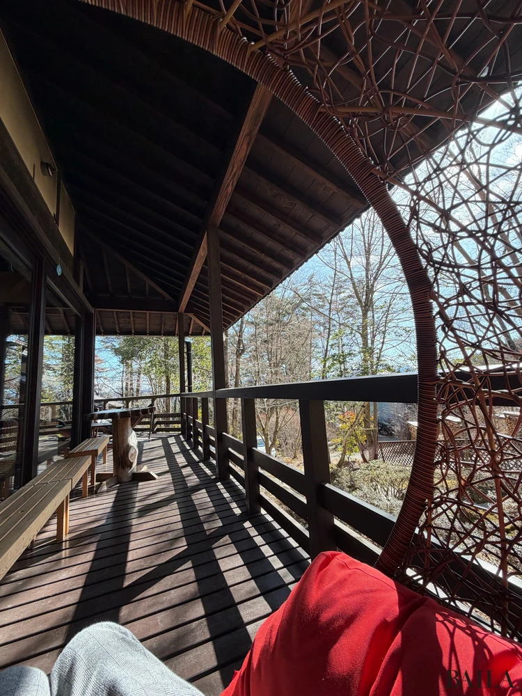 そばハウスのテラスをハンモックから上でした