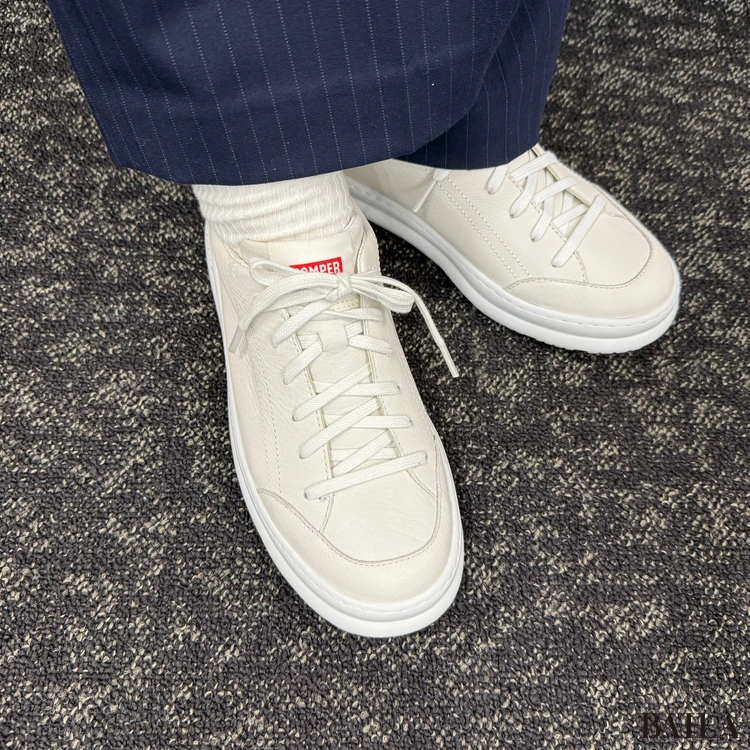 CAMPER Junction Runner 履いた様子