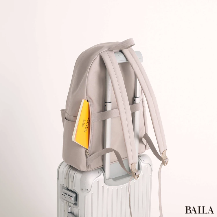 「無印良品」の撥水リュック　構造　背面