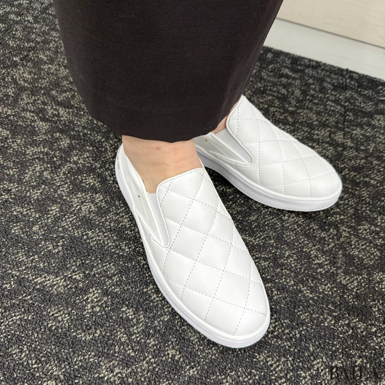 JILLSTUART(ジル スチュアート) キルティングスリッポンスニーカー 履いた様子