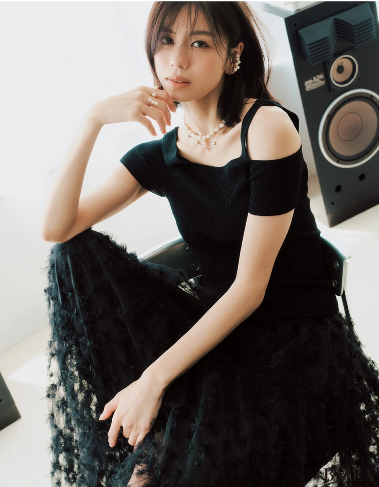 【服とジュエリーのバランス学】いつものコーデを引き立てる黒ジュエリー、ヴィンテージ風ゴールド、ひとクセパール_5