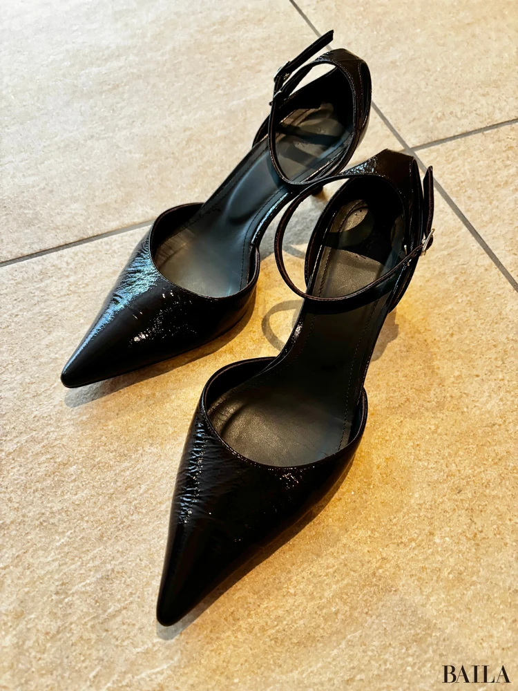 Hoaw.のポインテッドパンプス