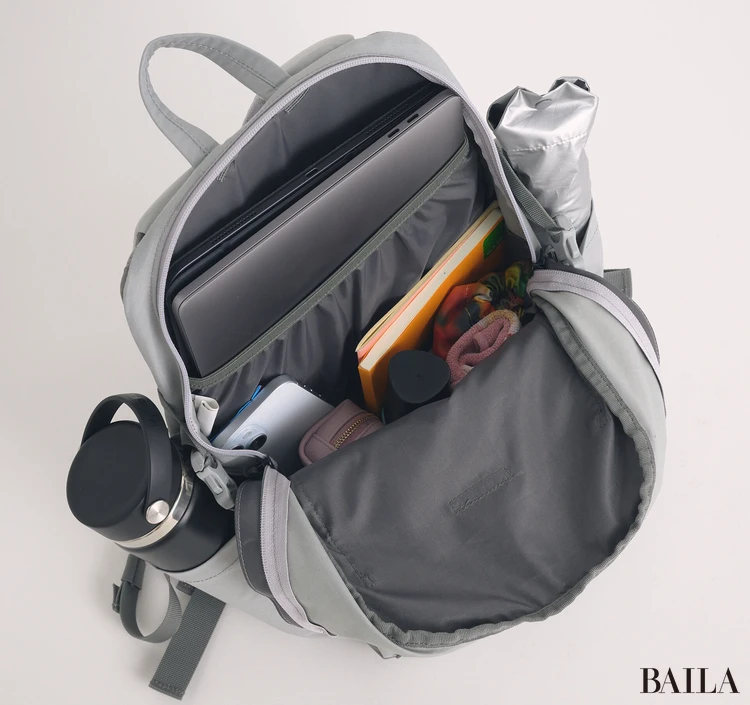 ミレー　リュック　収納力　通勤グッズをバッグに入れた様子