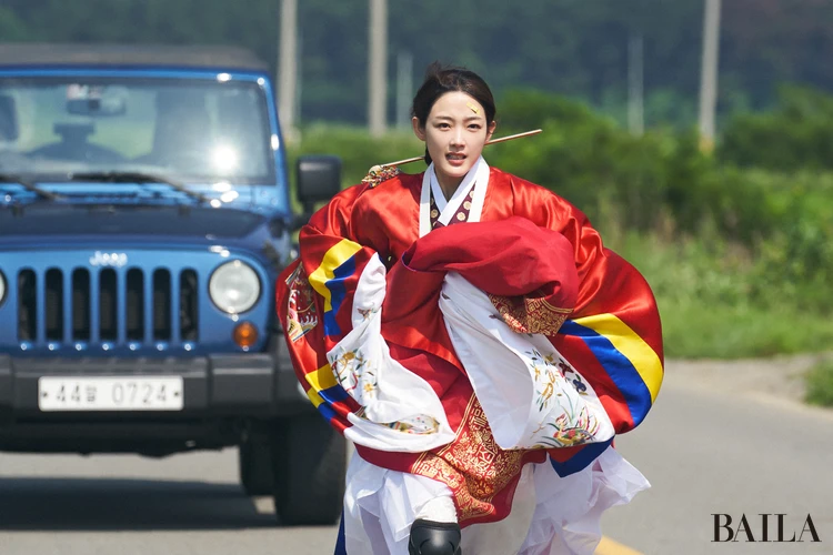 Mr.プランクトン:花嫁衣裳で全力疾走するジェミ