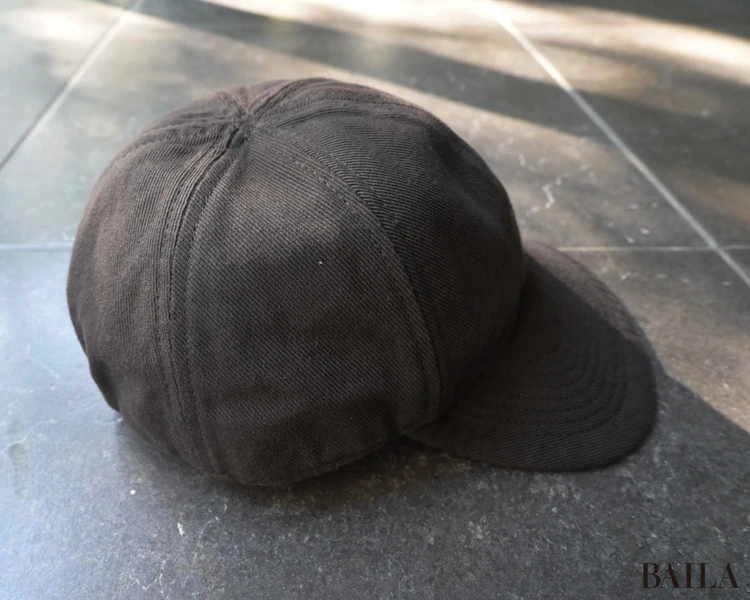 ミュウミュウ(Miu Miu)ブラウンのキャップ 横