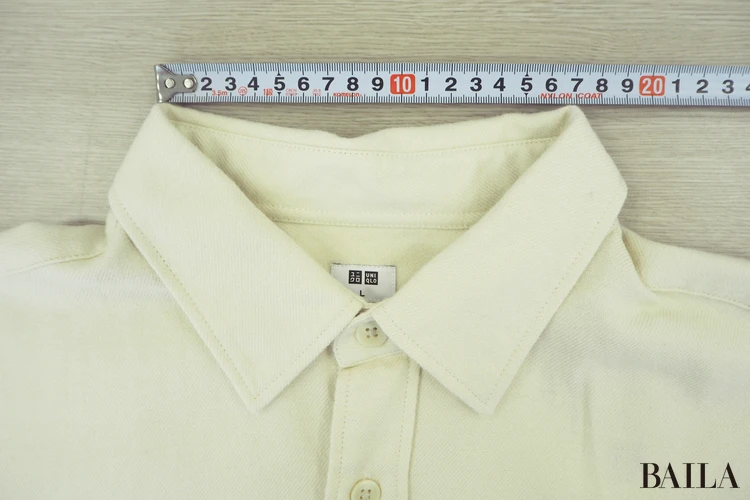 首元の開き：約17cm　身長162cm ユニクロ フランネルシャツー オフホワイト Lサイズ 正面　サイズ感