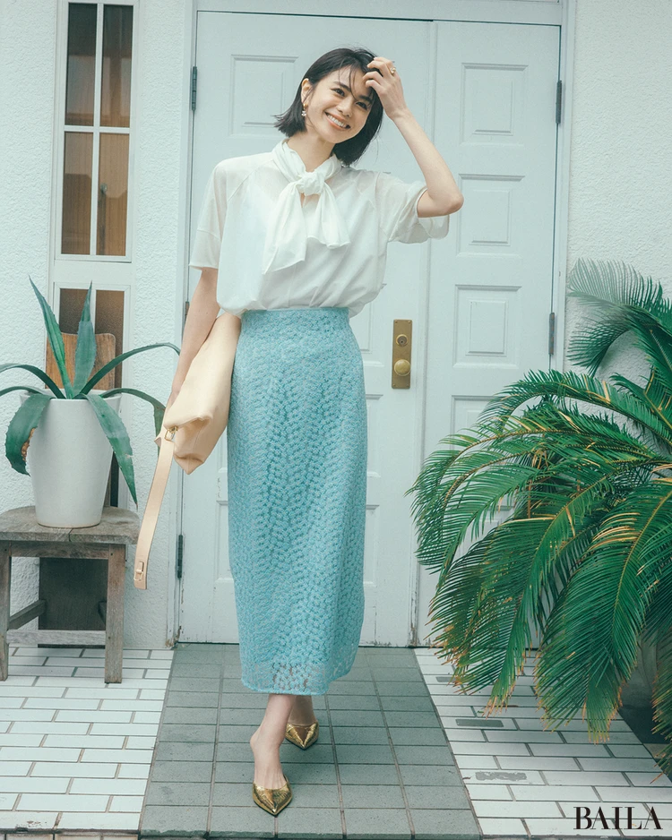 佐藤晴美 ボウタイブラウスコーデ