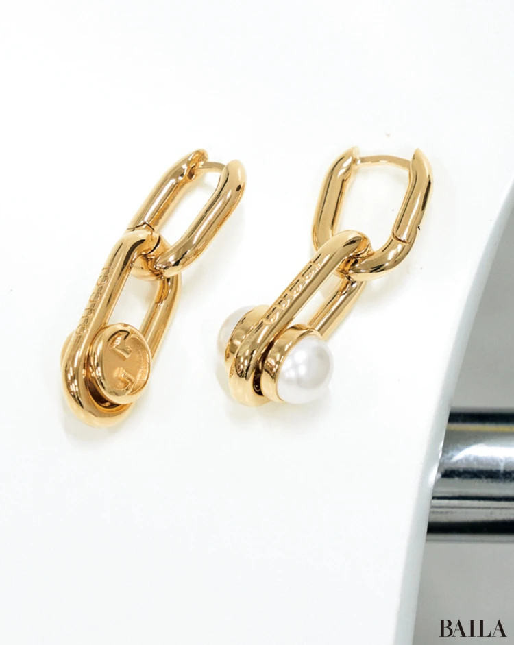 【GUCCI(グッチ)】ほんのりエッジィなデザインでパールピアスをフレッシュに