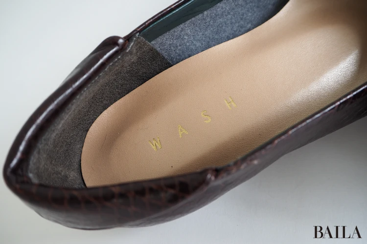 ワシントン靴店　きれい見えフラットシューズ　WASH　￥13200　ダークブラウン（スネーク）　Mサイズ　162cm　かかと　デザイン