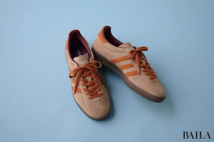 「アディダス オリジナルス」のGAZELLE INDOOR 正面画像