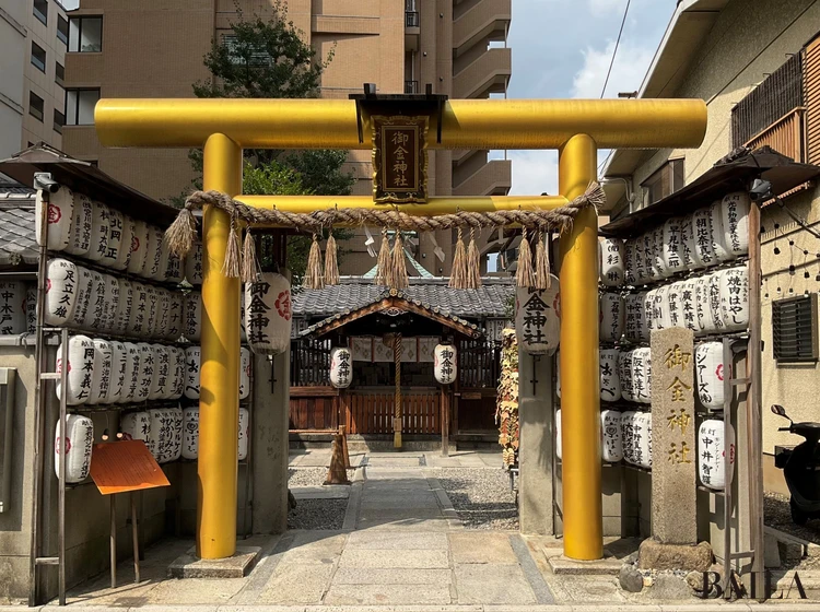 黄金の鳥居  御金神社　京都