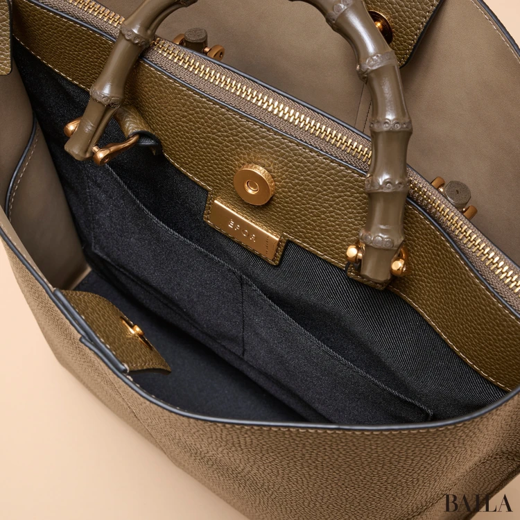 ロペ エポール BAMBOO BAG Large 内側のフラップポケット①