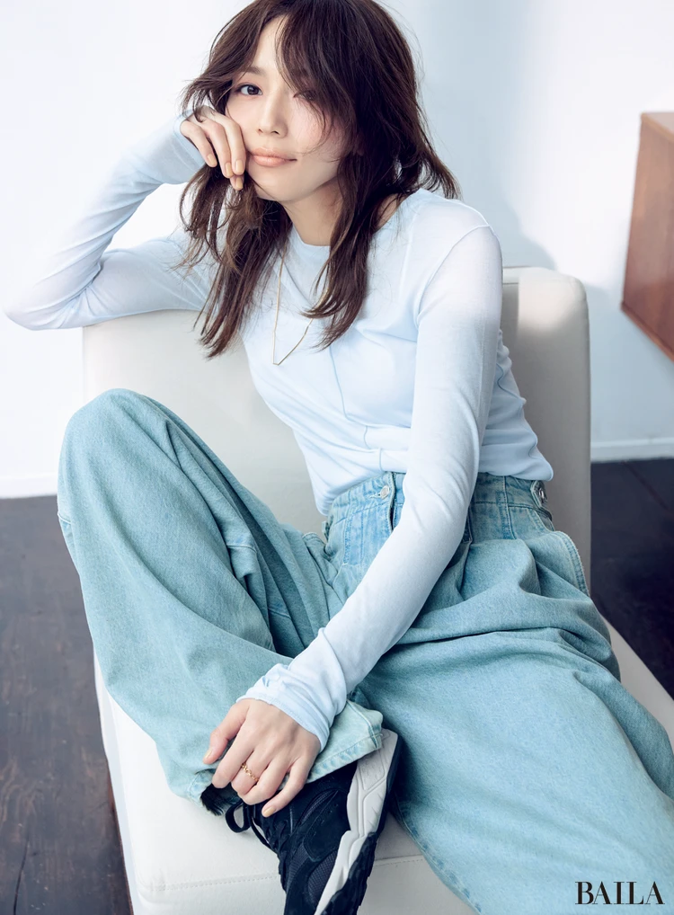 クリーンな印象が加速する水色ワントーンを味方に