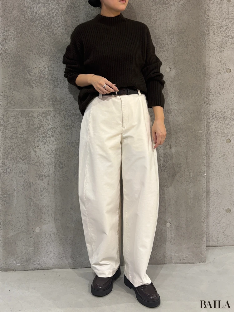 身長162cm ユニクロ ニット 正面 新作「スフレヤーンモックネックセーター」ダークブラウン Mサイズ