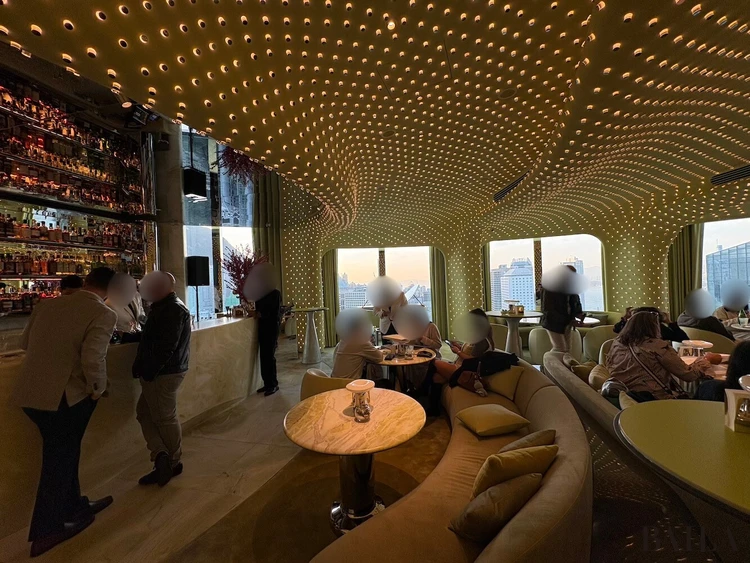 香港 バー 絶景 Peridot