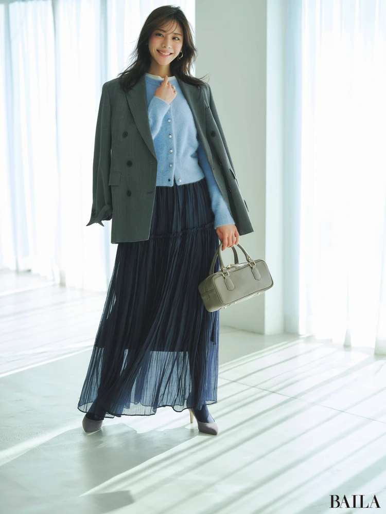 モデル貴島明日香が大人フェミニン派のジャケットをコーデを着ている