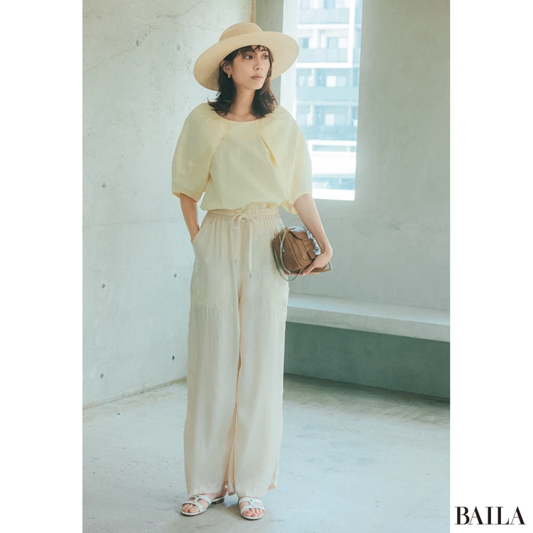 土屋巴瑞季 淡色トップスコーデ