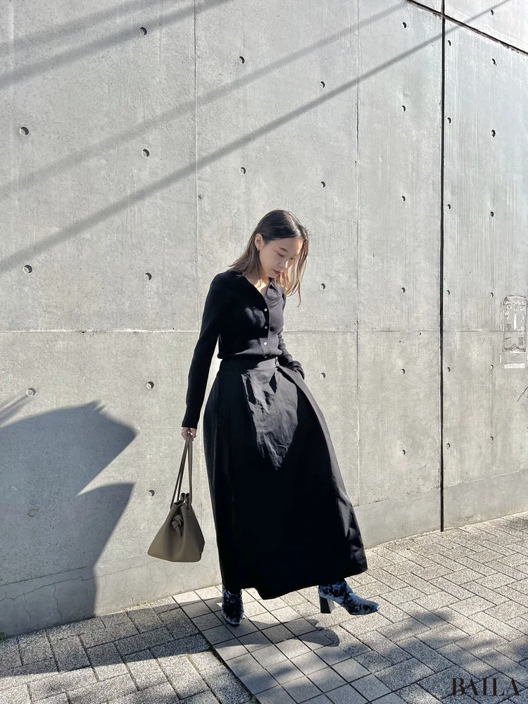 リブニットとスカートのコーデ