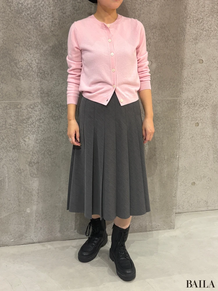 身長162cm ユニクロ ニット 正面 新作「カシミヤクルーネックショートカーディガン」ピンク Mサイズ