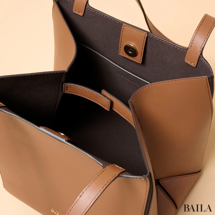 マイケル マイケル・コース　JORDI コンバーチブル シンチ トート ミディアム　内側のボタンを留めた様子