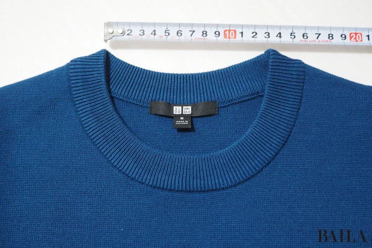 首元の開き:約13cm