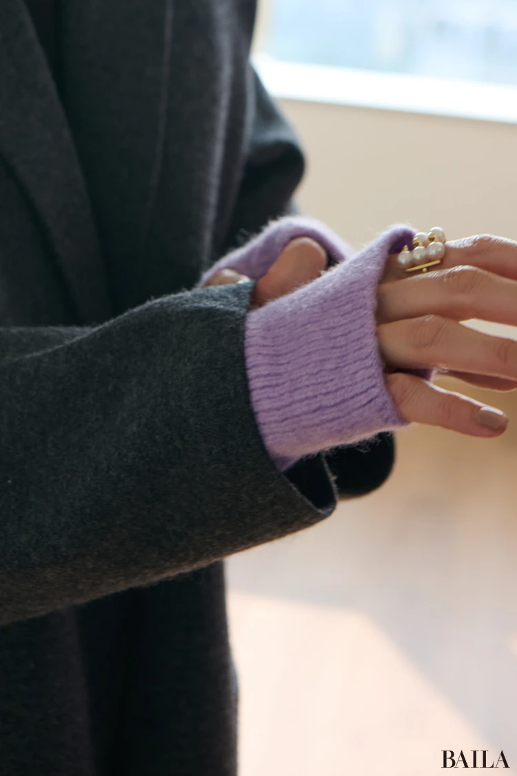 ユニクロシー秋新作のニットジャケットとアームウォーマーの組み合わせ1