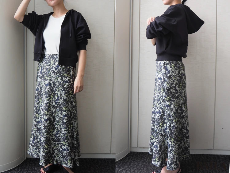 主役のキレイめスカートに合わせれば、ほどよくカジュアルダウン