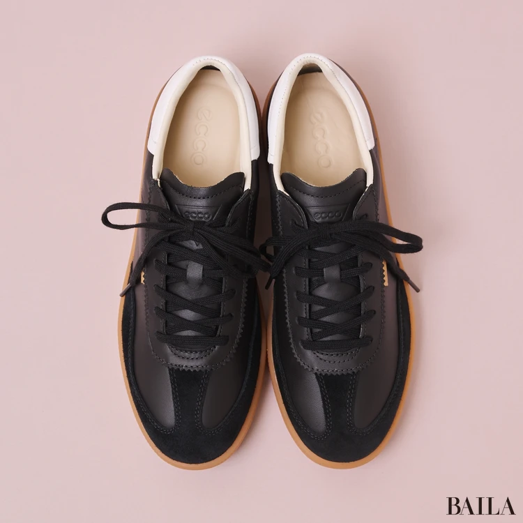 ECCOのスニーカー　通勤スニーカー　Soft11