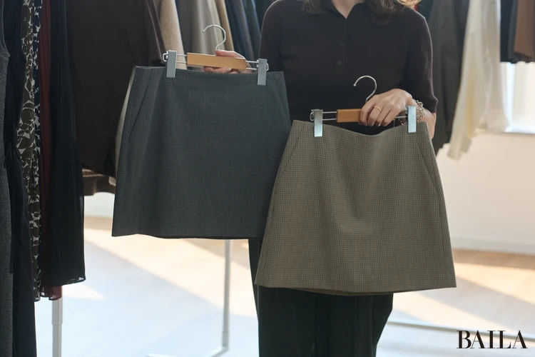 ユニクロ秋新作のダブルジャケットとセットで着られるスコート