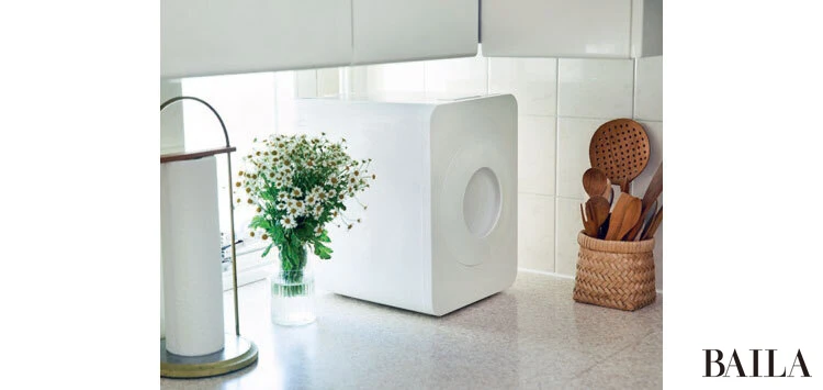 ルーフェンの生ごみ乾燥機。部屋になじむすっきりデザインな上、ひと晩で生ごみを処理してくれる優れもの