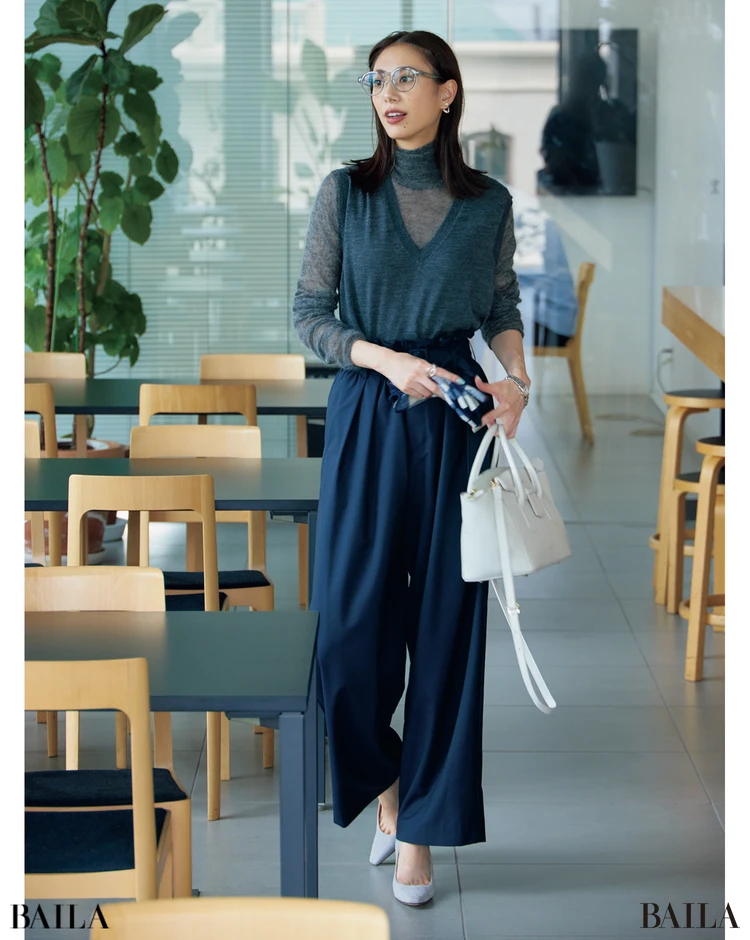 しなやかなハイゲージベストに シアーなタートル。 さらりと洒落感レイヤード