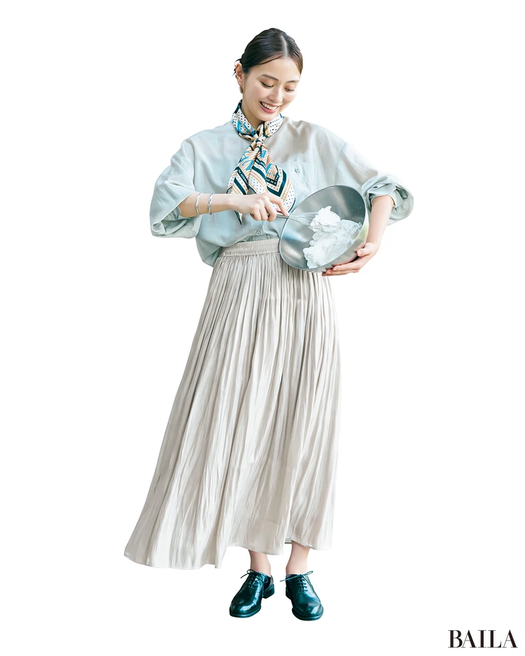 内田理央 スカートコーデ