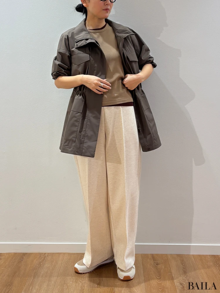 ユーティリティショートコートリラックスフィット/ボクシーニットT/スウェットワイドパンツ/スニーカー