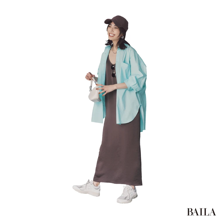 チョコミントみたいな色使いでブラウンをフレッシュに楽しむ【BAILA今日のコーデ】