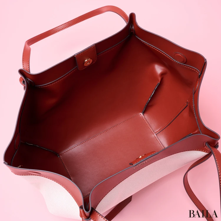 チャールズ＆キース　カルラ キャンバストートバッグ　メインスペース