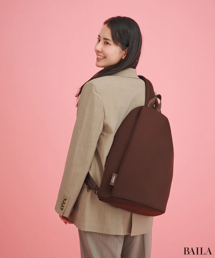 エミ　リュック　着用感　ワンショルダー仕様