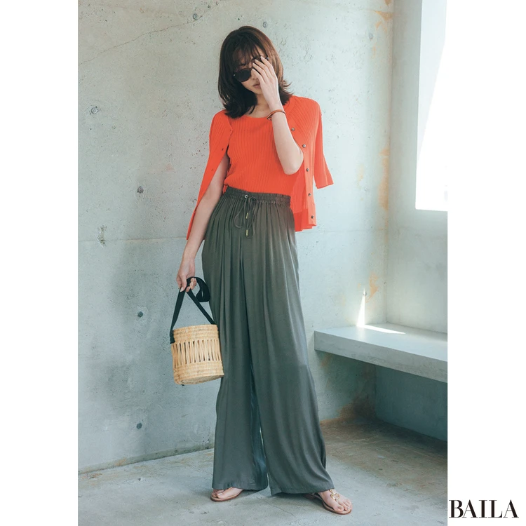 土屋 巴瑞季 きれいめアイテムなら“強い色”もデイリー向きに【BAILA今日のコーデ】