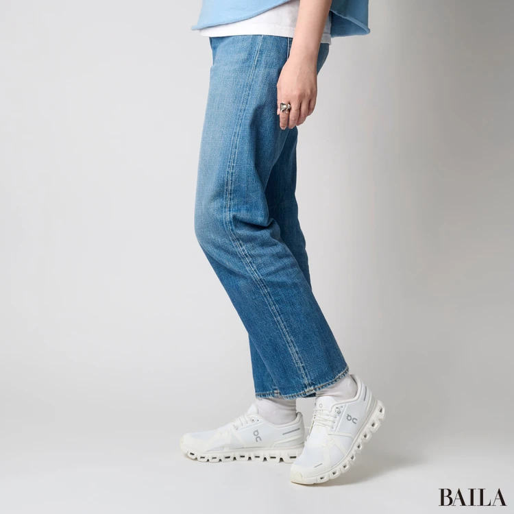 onのスニーカーを試着 Cloud6