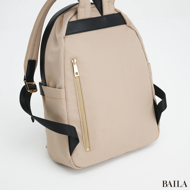 トーナル　リュック　背面ポケット