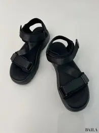 ボリュームソールテープサンダル　ブラック　ジーユー