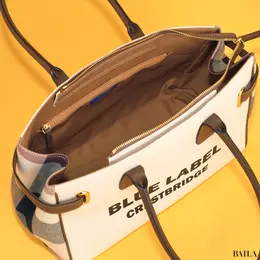 ブルーレーベル・クレストブリッジ　ロゴプリントハトメトート　構造　ファスナー付きポケット