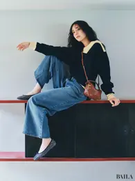 貴島明日香さんが持つ「LOEWE（ロエベ）」のバッグ「フェザーライト パズルバッグミニ」